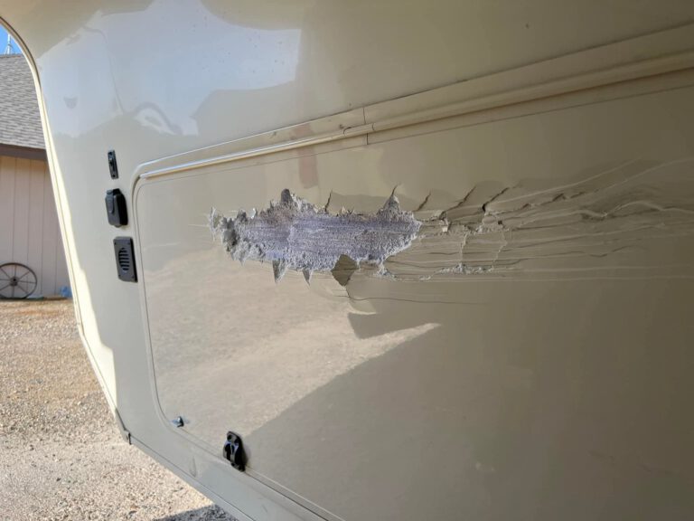 Quick Reminder for Towable RV Owners: Don’t Forget to Close Your Tailgate Before Taking Off