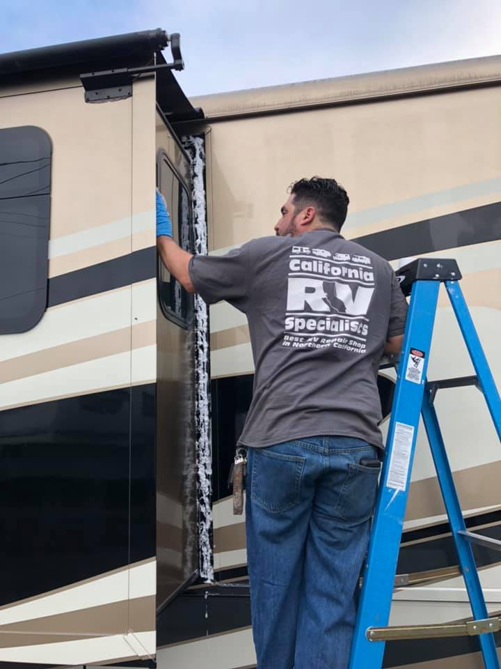 51135392_2095621120523868_979406818713272320_n - California RV Specialists